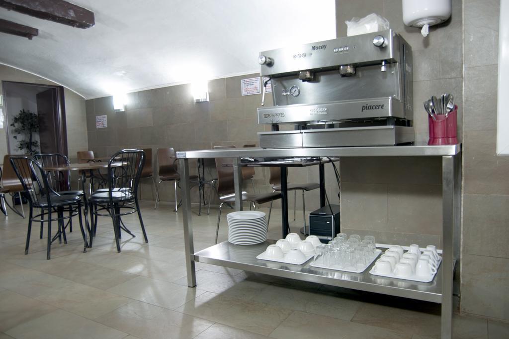 Be Ramblas Guest House Barcelona Bagian luar foto