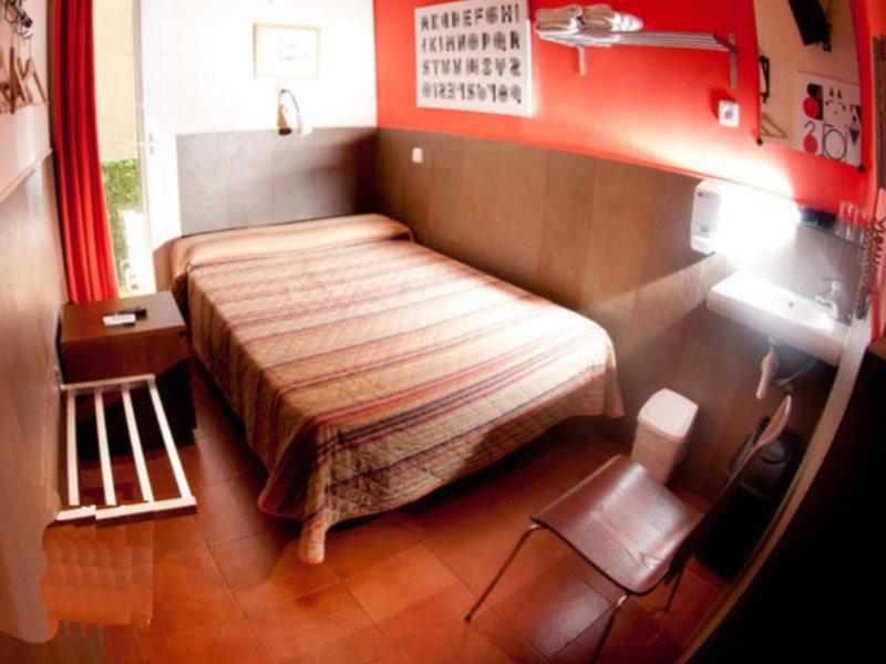 Be Ramblas Guest House Barcelona Bagian luar foto