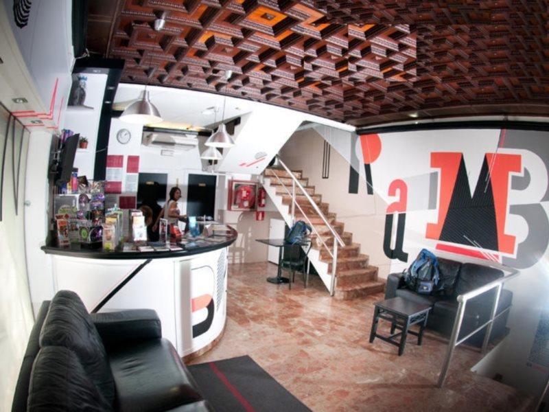 Be Ramblas Guest House Barcelona Bagian luar foto