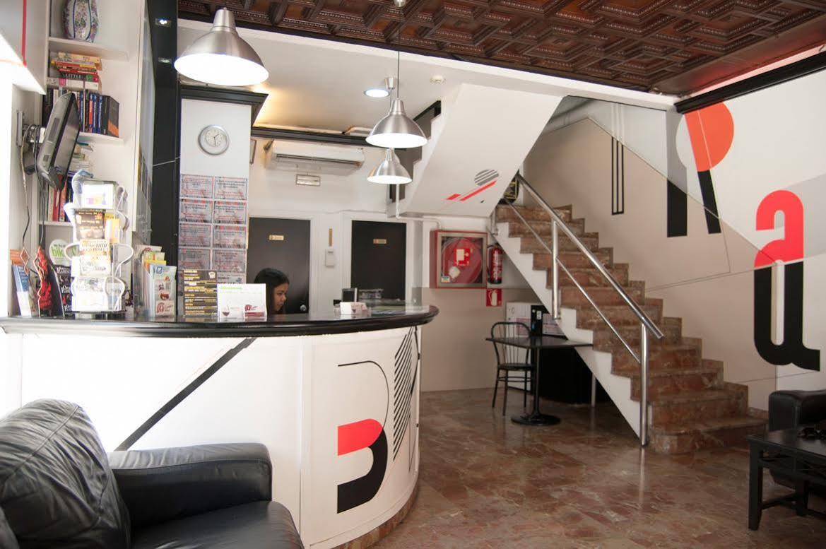 Be Ramblas Guest House Barcelona Bagian luar foto